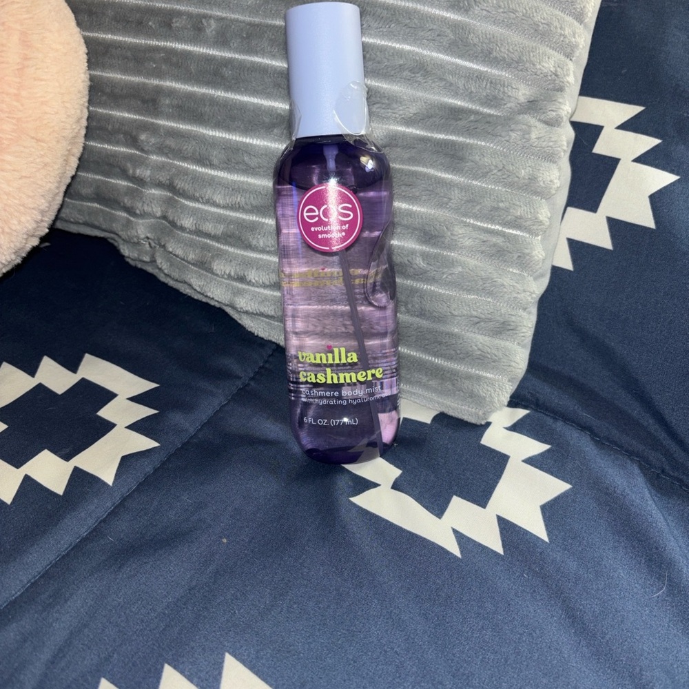 EOS Vanilla Cashmere Lotion - Picture 2 of 2